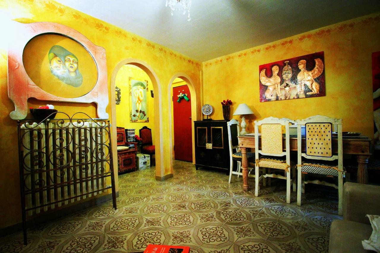 Hand Decorated House With Court Apartamento