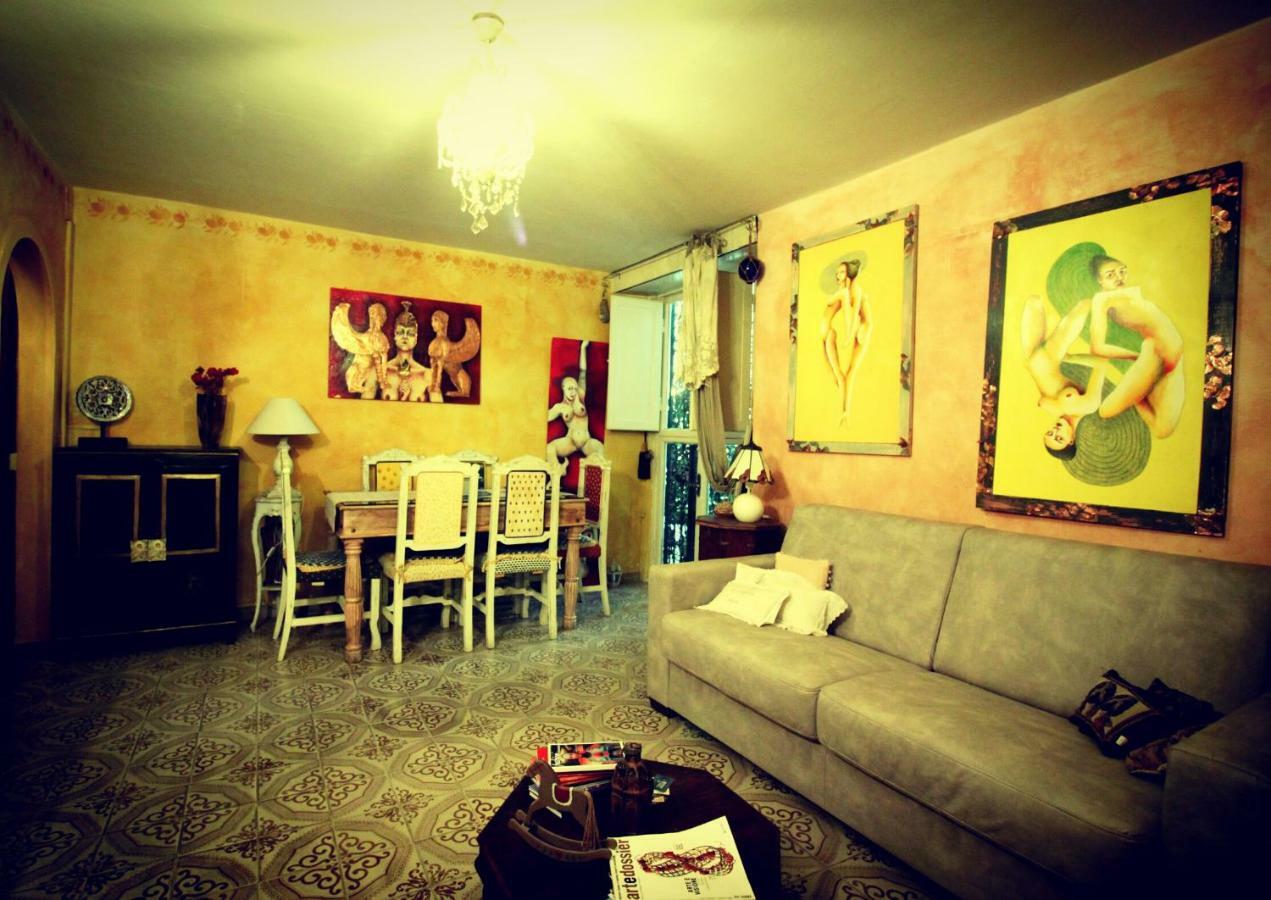 Hand Decorated House With Court Apartamento
