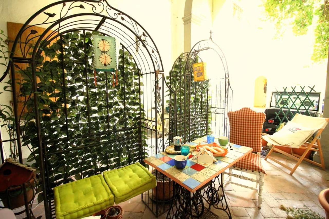 Hand Decorated House With Court Apartamento